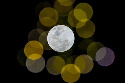 La luna llena vista desde Caracas (Venezuela).