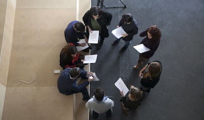 Para la ocasión, se va a habilitar una sala para la prensa escrita que estará en el primer piso, mientras que las cámaras, estaciones terrestres y unidades móviles estarán situadas enfrente de la ECAM, en el espacio que facilita el Ayuntamiento de Pozuelo. La Academia dispondrá de 17 cámaras efectivas, divididas en dos unidades móviles.