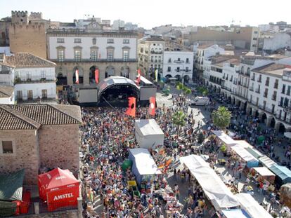 Vista general de la plaza de Cáceres en la que se ha celebrado el Festival Womad.