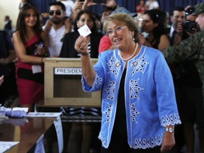 Michelle Bachelet durante a votação.