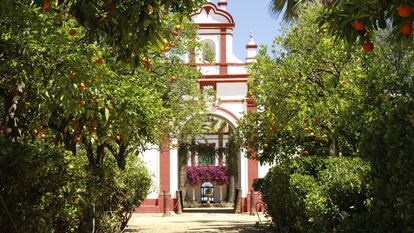 Fachada principal de la Hacienda Guzmán.