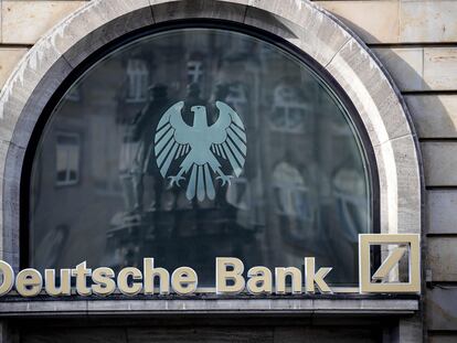 Logotipo del Deutsche Bank en una de sus oficinas en Fráncfort el 4 de febrero de 2021. Armando BABANI / AFP)