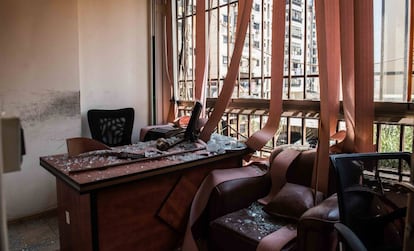 Las oficinas del centro de prensa de Hezbolá en la periferia de Beirut este domingo tras el ataque israelí con drones.