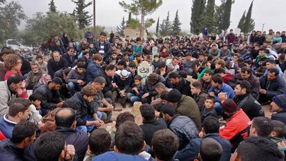 Funeral de Raed Fares y Hamud Yunaid, este viernes en Kafranbel, en la provincia siria de Idlib.
