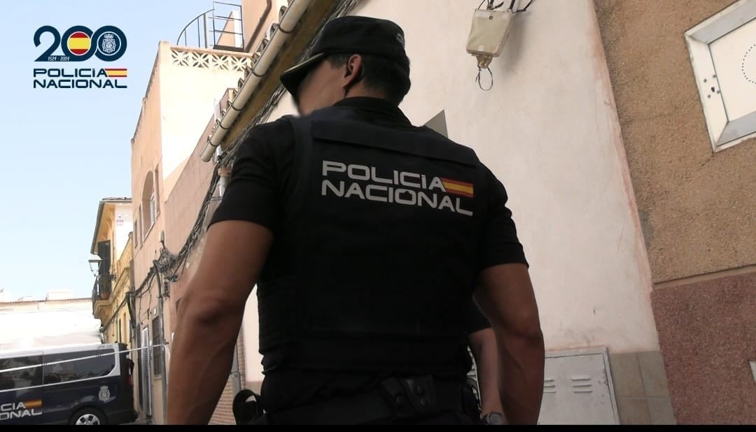 Varios niños de Lugo confunden pastillas de éxtasis que encontraron en un bus escolar con caramelos