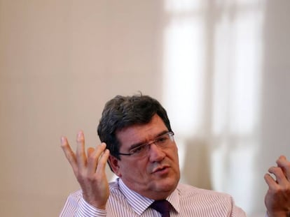 El ministro de, Seguridad Social e Inmigraciones, José Luis Escrivá, en una entrevista con Reuters el 20 de mayo.