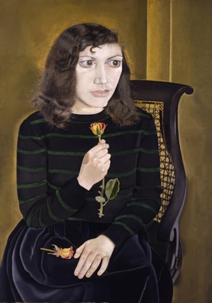 <i>Chica con rosas</i> (1947-1948) de Lucian Freud. El artista tenía sólo 25 años cuando pintó este retrato de su primera esposa en un estilo inspirado aún en la nueva objetividad alemana que le influyó en su infancia. La exposición incluye un autoretrato posterior, de 1965, con el estilo más desagarrado que catacterizó su trayectoría posterior.