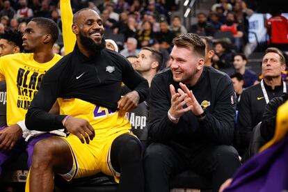 LeBron James y Luka Doncic