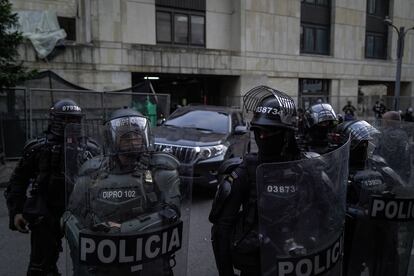 Policías en el Palacio de Justicia Bogotá