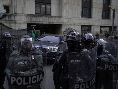 Policías en el Palacio de Justicia Bogotá