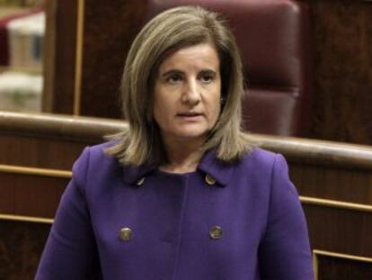 La ministra de Trabajo, Fátima Báñez, interviene en la sesión de control al Ejecutivo, esta mañana en el Congreso de los Diputados.