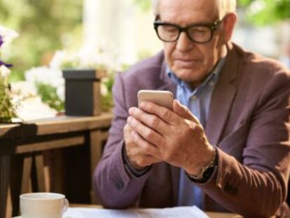 El uso de los móviles alcanza por igual a todos los tramos de edad y la atracción por estos dispositivos es igual para alguien mayor de 65 años que para un millennial