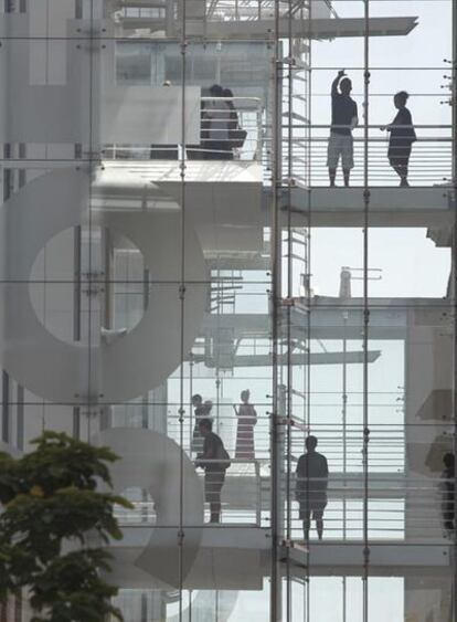 Fachada del Museo Reina Sofía por el que cada domingo pasan centenares de visitantes.