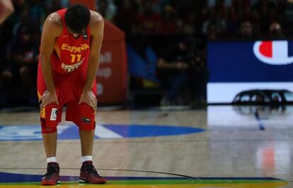  Ricky Rubio se lamenta de una jugada en el partido frente a Francia.