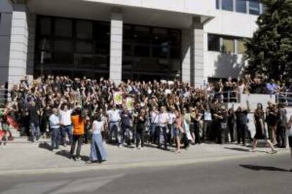 Concentraciones  de los sindicatos CSI-CSIF, CCOO y UGT para protestar contra las medidas del Gobierno central que afectan al colectivo de funcionarios, en Toledo. EFE/Archivo