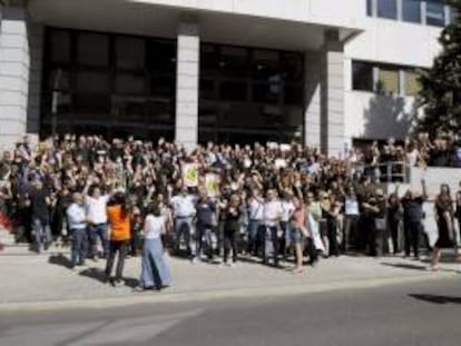 Concentraciones  de los sindicatos CSI-CSIF, CCOO y UGT para protestar contra las medidas del Gobierno central que afectan al colectivo de funcionarios, en Toledo. EFE/Archivo
