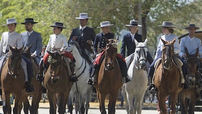 Horses and riders feature prominently at the Feria.