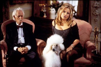  

	'Very Important Perros' (Christopher Guest, 2000)

	Los concursos de belleza de perros ofrecen muy a menudo la cara más desalmada y ridícula de muchos propietarios de mascotas, capaces de hacer cualquier cosa con tal de llevarse la victoria. De visión obligada para todos aquellos y aquellas a los que nos gustan los perros…pero no tanto algunos de sus dueños.