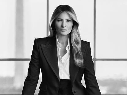 Retrato oficial de Melania Trump, primera dama de Estados Unidos.