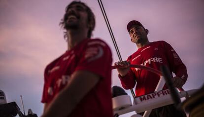 Xabi Fernández al tímón del Mapfre.