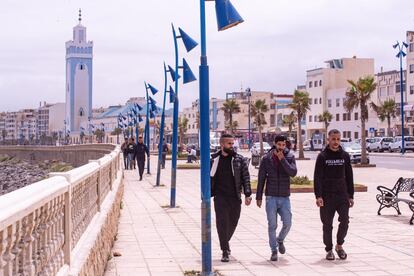 Desde marzo de 2020, con el cierre de la frontera, la mayoría de trabajadores transfronterizos han perdido su trabajo. En la imagen, el paseo marítimo de Castillejos (en árabe, Fnideq).