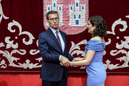 Alberto Núñez Feijóo e Isabel Díaz Ayuso en la toma de posesión de la presidenta de la Comunidad de Madrid el pasado viernes.