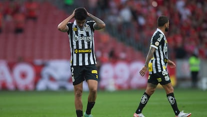 João Basso, jugador del Santos, tras perder un partido contra el Inter de Porto Alegre, en octubre pasado.