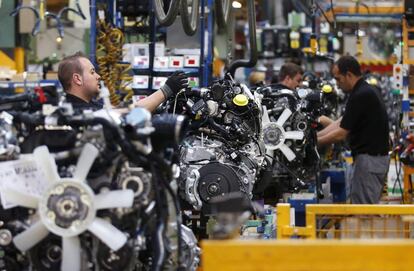 Trabajadores de la planta del fabricante de coches Nissan en Barcelona.