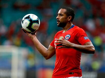 Jean Beausejour durante un partido con la selección de Chile, en junio de 2019.