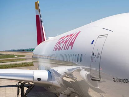 Avión de Iberia aparcado en el aeropuerto Adolfo Suarez Madrid Barajas.