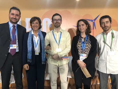 Andrea Bonzanni, International Policy Director de IETA; Mariluz Castilla, Presidenta del Comité de Impacto de Suma Capital; Tennant Reed  ,Director Climate Change and Energy de Australian Industry Group; Lola Vallejo, Climate Special Advisor de IDDR y Pedro Zorrilla  Climate change campaigner de Greenpeace, durante la cumbre.