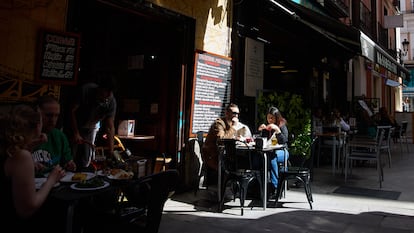 Terraza de una taberna en el centro de Madrid.
