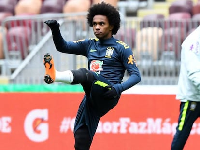 Willian treina sob o olhar de Tite; meia do Chelsea deve ganhar mais chances sem Neymar