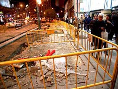 Zanjas en la Gran Vía de Madrid.
