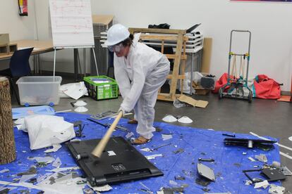  A woman at a Kiwi Events “destructotherapy” session.