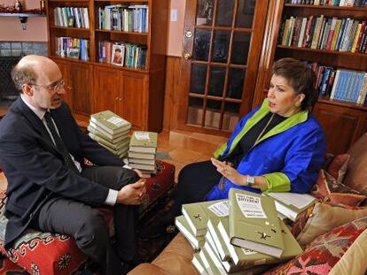 Los profesores de Harvard Kenneth Rogoff y Carmen Reinhart.