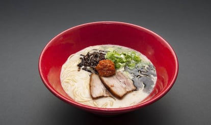 Una sopa ramen.