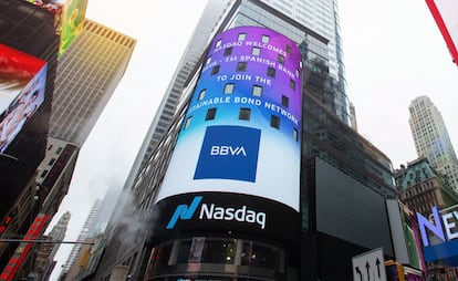 Logo de BBVA en Times Square, Nueva York.