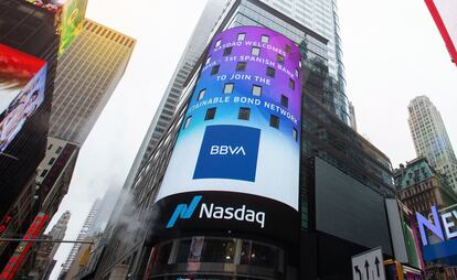 Logo de BBVA en Times Square, Nueva York.