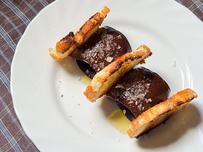 Pan con chocolate, aceite y sal