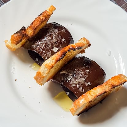 Pan con chocolate, aceite y sal