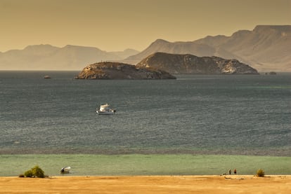 La playa de Santispac, en Bahía Concepción (Baja California Sur).