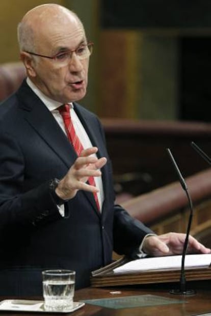 El portavoz parlamentario de CiU, Josep Antoni Duran Lleida, durante su intervención en la sesión de control al Gobierno, esta mañana en el Congreso de los Diputados.