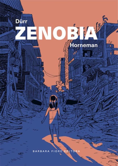 Sin abandonar el formato cómic, aunque con mucho menos texto y una temática bien distinta, nos encontramos con Zenobia, premiado como Mejor Cómic y Mejor Cómic Infantil de 2016 por el Ministerio de Cultura de Dinamarca. Zenobia es un cómic tremendamente visual que nos acerca a las consecuencias de la guerra de la mano de Amina, una niña siria que huye del conflicto que asola a su país y que se embarca en una patera con destino incierto. Mientras se debate entre la vida y la muerte tras el hundimiento de la embarcación, Amina revivirá momentos pasados de su biografía, previos a la guerra, cuando su vida era igual de feliz que la de cualquier niño. Un libro tan duro como bello y poético que es perfecto para que los pequeños lectores se acerquen a una historia actual, rompan el tabú de la guerra y reflexionen sobre sus consecuencias a través de los ojos de una niña que no deja de ser como ellos.