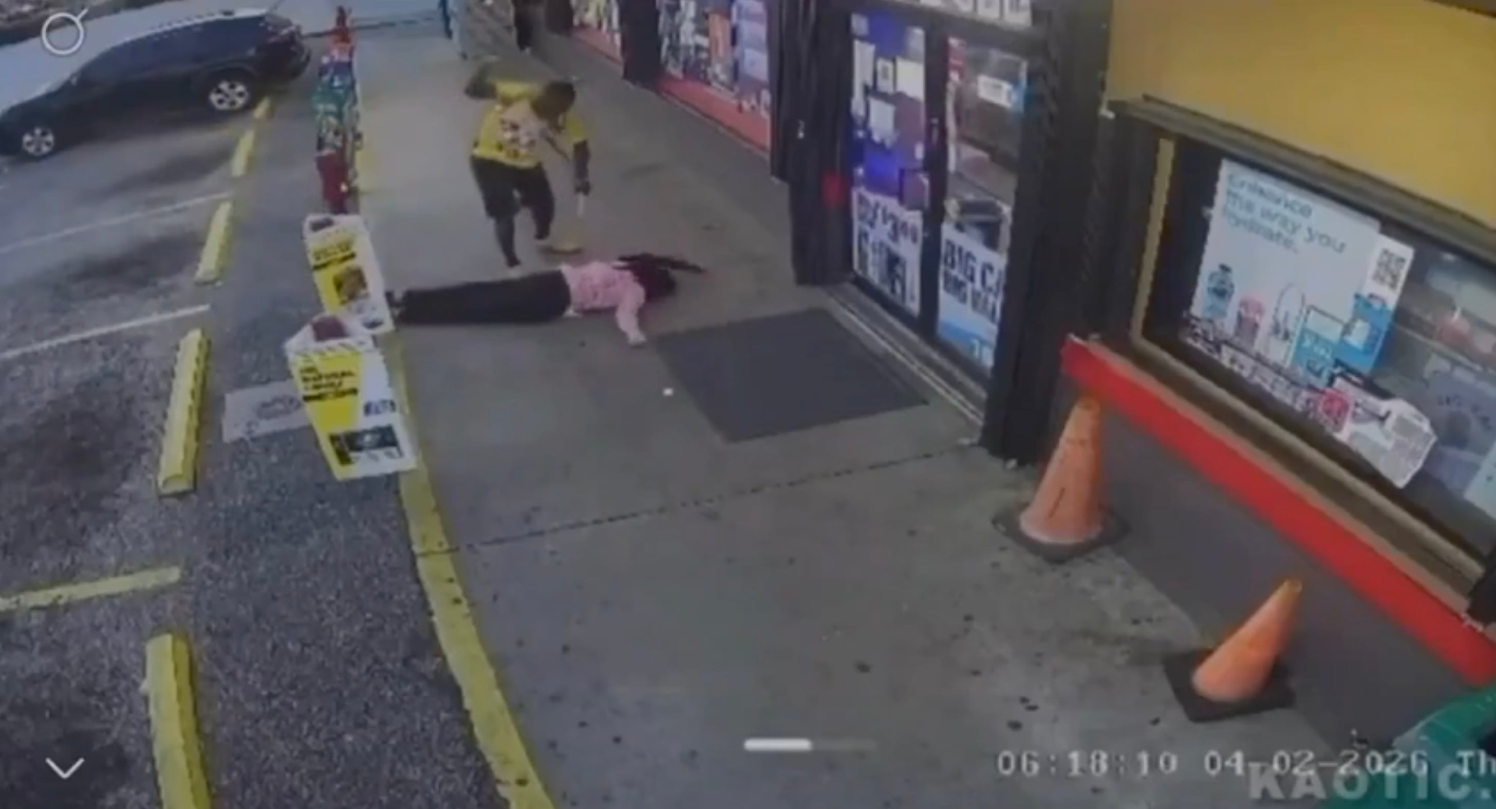 Trump publica un video explícito del asesinato de una mujer a martillazos y lo vincula con la inmigración ilegal