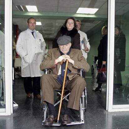 Alfredo Di stéfano abandona el centro médico La Fe de Valencia