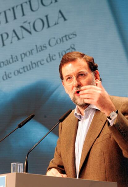Mariano Rajoy, ayer, en el mitin en el Palenque de Sevilla.