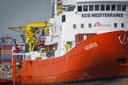 Rescatados por el "Aquarius" en la noche del 9 al 10 de junio frente a Libia, se trata en total de 450 hombres adultos y 80 mujeres -al menos siete embarazadas-, 11 niños menores de 13 años y 89 adolescentes también menores.