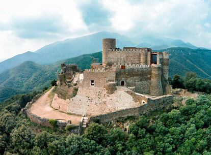 Vista aérea del castillo gerundense de Montsoriu.