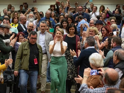 Yolanda Díaz, el domingo entre el público en un acto de Sumar en Sevilla.